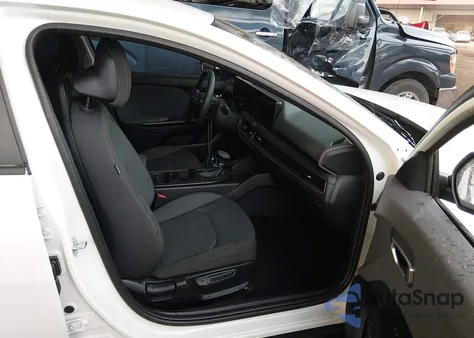 2025 Kia K4 Lxs z USA, uszkodzony, nr VIN 3KPFT4DE0SE165667